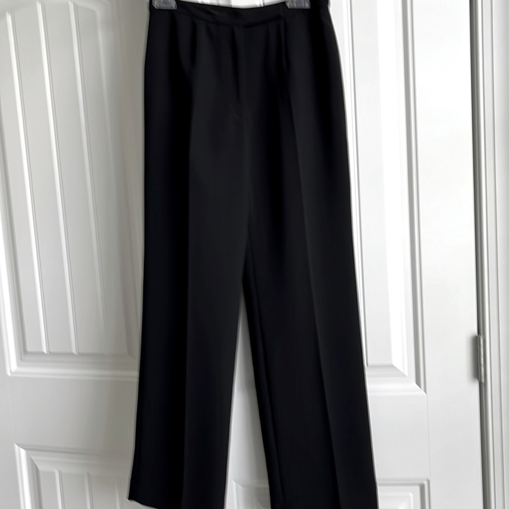 Closet Clearout!🎉NWT. Le Suit black pants 4P. 90% off retail. Final price